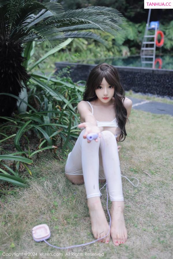   [XiuRen]高清写真图 2024.02.23 No.8132 桃妖夭 新人美腿第43张图片